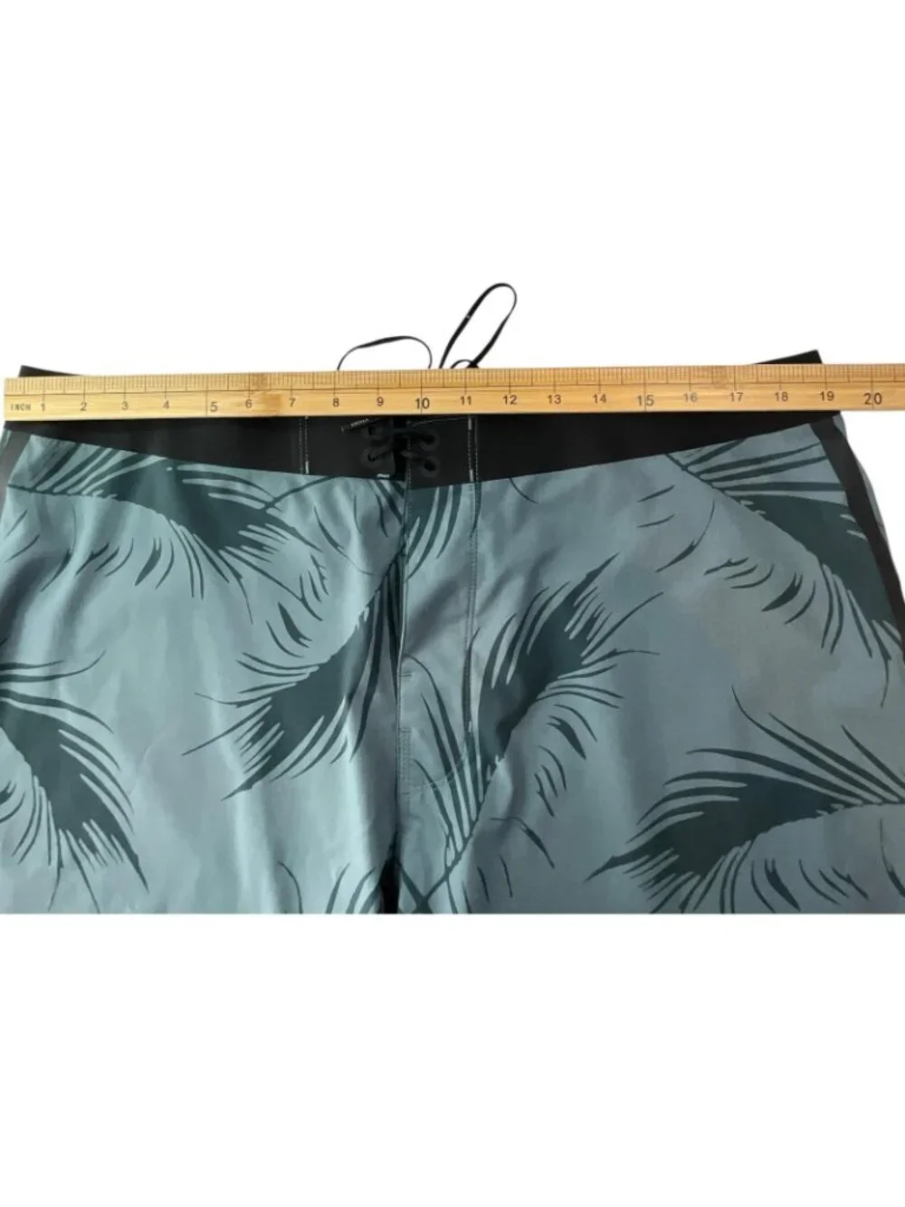 Vuori Knox Boardshorts Mens 36 Green Palm Stretch Pockets Swim Surfing Beach
